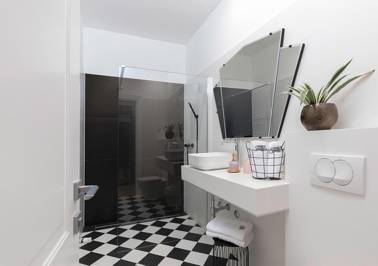 Pierrot & Pierrette Apartment *